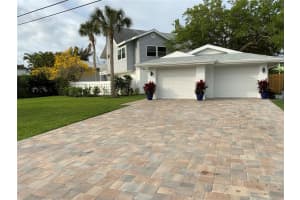 430 Island Cir, Siesta Key, FL 34242, Sold 05/20/22