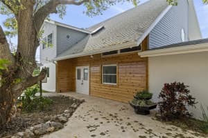 430 Island Cir, Siesta Key, FL 34242, Sold 05/20/22