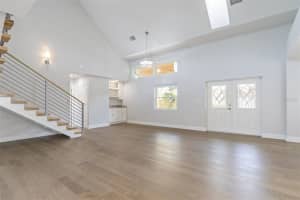 430 Island Cir, Siesta Key, FL 34242, Sold 05/20/22