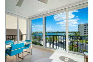 1240 Dolphin Bay Way, Siesta Key, FL 34242, Sold 05/09/22
