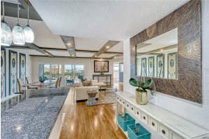 435 S Gulfstream Ave, Sarasota, FL 34236, Sold 06/02/22