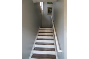 3715 Parkridge Cir, Sarasota, FL 34243, Sold 05/02/22