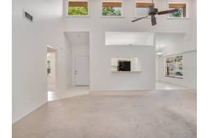 8211 Country Oaks Ct, Sarasota, FL 34243, Sold 03/14/22