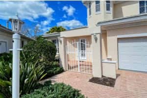 1348 Tearose Pl, Sarasota, FL 34239, Sold 04/08/22