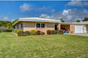 3248 Village Green Dr, Sarasota, FL 34239, Sold 04/20/22