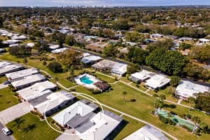 3248 Village Green Dr, Sarasota, FL 34239, Sold 04/20/22