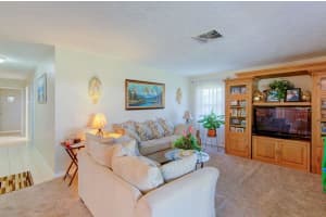 3248 Village Green Dr, Sarasota, FL 34239, Sold 04/20/22