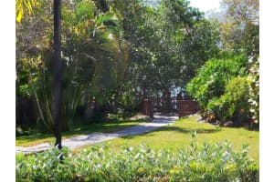 850 S Tamiami Trail, Sarasota, FL 34236, Sold 04/27/22