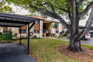 2536 Clubhouse Cir, Sarasota, FL 34232, Sold 03/28/22