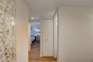 2756 Clubhouse Dr, Sarasota, FL 34232, Sold 04/15/22