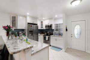 3219 Ramblewood Dr N, Sarasota, FL 34237, Sold 04/11/22