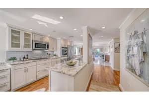 20 Whispering Sands Dr, Siesta Key, FL 34242, Sold 05/16/22