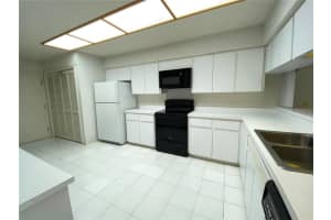 4034 Wilshire Cir, Sarasota, FL 34238, Sold 03/30/22