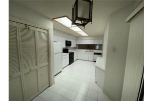 4034 Wilshire Cir, Sarasota, FL 34238, Sold 03/30/22