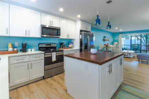 116 Vista Hermosa Cir, Sarasota, FL 34242, Sold 04/29/22