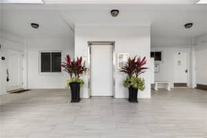 174 Golden Gate Point, Sarasota, FL 34236, Sold 05/01/22