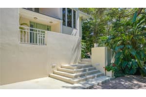 5207 Hidden Harbor Rd, Siesta Key, FL 34242, Sold 05/25/22