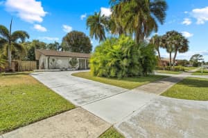 2974 Captiva Dr, Sarasota, FL 34231, Sold 05/31/22