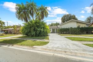 2974 Captiva Dr, Sarasota, FL 34231, Sold 05/31/22