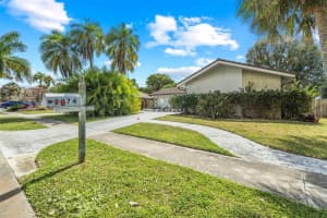 2974 Captiva Dr, Sarasota, FL 34231, Sold 05/31/22