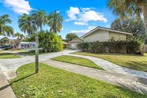 2974 Captiva Dr, Sarasota, FL 34231, Sold 05/31/22