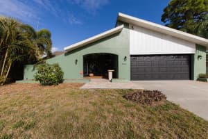 3931 Country View Ln, Sarasota, FL 34233, Sold 04/20/22