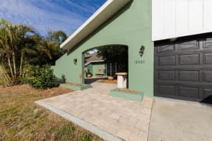 3931 Country View Ln, Sarasota, FL 34233, Sold 04/20/22