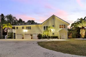 2447 57th St, Sarasota, FL 34243, Sold 04/27/22