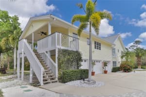 2447 57th St, Sarasota, FL 34243, Sold 04/27/22