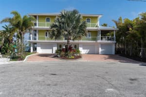 3607 Royal Palm Dr, Bradenton, FL 34210, Sold 06/03/22
