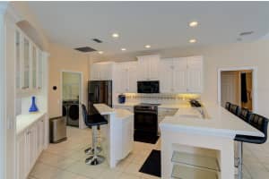 8501 Park Shore Ln, Sarasota, FL 34238, Sold 04/18/22