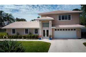 902 Contento St, Siesta Key, FL 34242, Sold 05/06/22