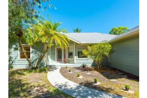 4689 Robin Hood Trail, Sarasota, FL 34232, Sold 04/11/22