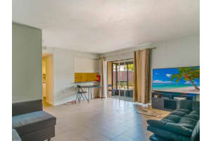 2632 Hidden Lake Dr N, Sarasota, FL 34237, Sold 04/19/22