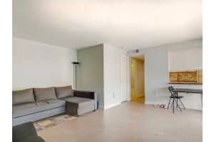 2632 Hidden Lake Dr N, Sarasota, FL 34237, Sold 04/19/22