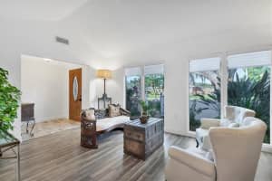 5677 Beneva Woods Cir, Sarasota, FL 34233, Sold 05/23/22