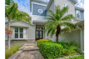 657 Siesta Dr, Sarasota, FL 34242, Sold 04/19/22