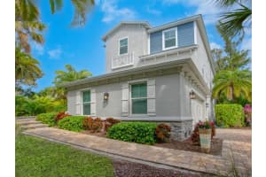 657 Siesta Dr, Sarasota, FL 34242, Sold 04/19/22