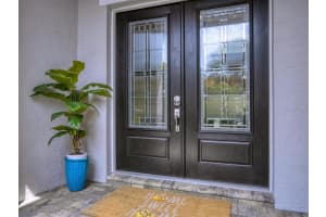 657 Siesta Dr, Sarasota, FL 34242, Sold 04/19/22