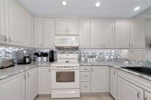7630 Fairway Woods Dr, Sarasota, FL 34238, Sold 04/27/22
