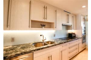 1075 GULF OF MEXICO DR #202, LONGBOAT KEY, FL 34228 Sold 07/29/22