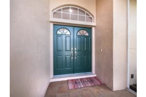 5766 Sandy Pointe Dr, Sarasota, FL 34233, Sold 05/27/22