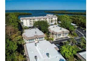 573 SUTTON PL, LONGBOAT KEY, FL 34228 Sold 07/29/22