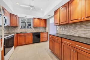 3912 Lakeside Rd, Sarasota, FL 34232, Sold 04/21/22