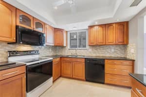 3912 Lakeside Rd, Sarasota, FL 34232, Sold 04/21/22