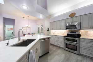 3993 Berlin Dr, Sarasota, FL 34233, Sold 04/28/22