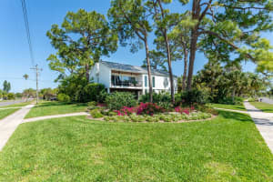 7507 Westmoreland Dr, Sarasota, FL 34243, Sold 05/17/22
