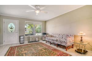 647 WEST LAKE DR, SARASOTA, FL 34232 Sold 08/18/22