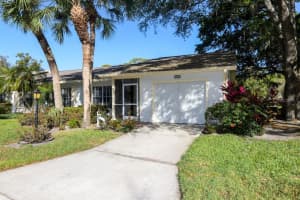 4258 Oakhurst Cir E, Sarasota, FL 34233, Sold 05/09/22