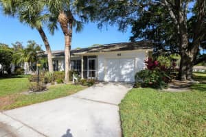 4258 Oakhurst Cir E, Sarasota, FL 34233, Sold 05/09/22
